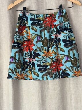 Adorable Foray Golf Skirt in a Hawaiian Print!